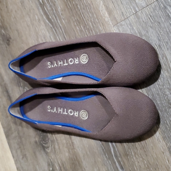 Rothys Mink flats round toe (retired color) size 8 - Picture 2 of 4